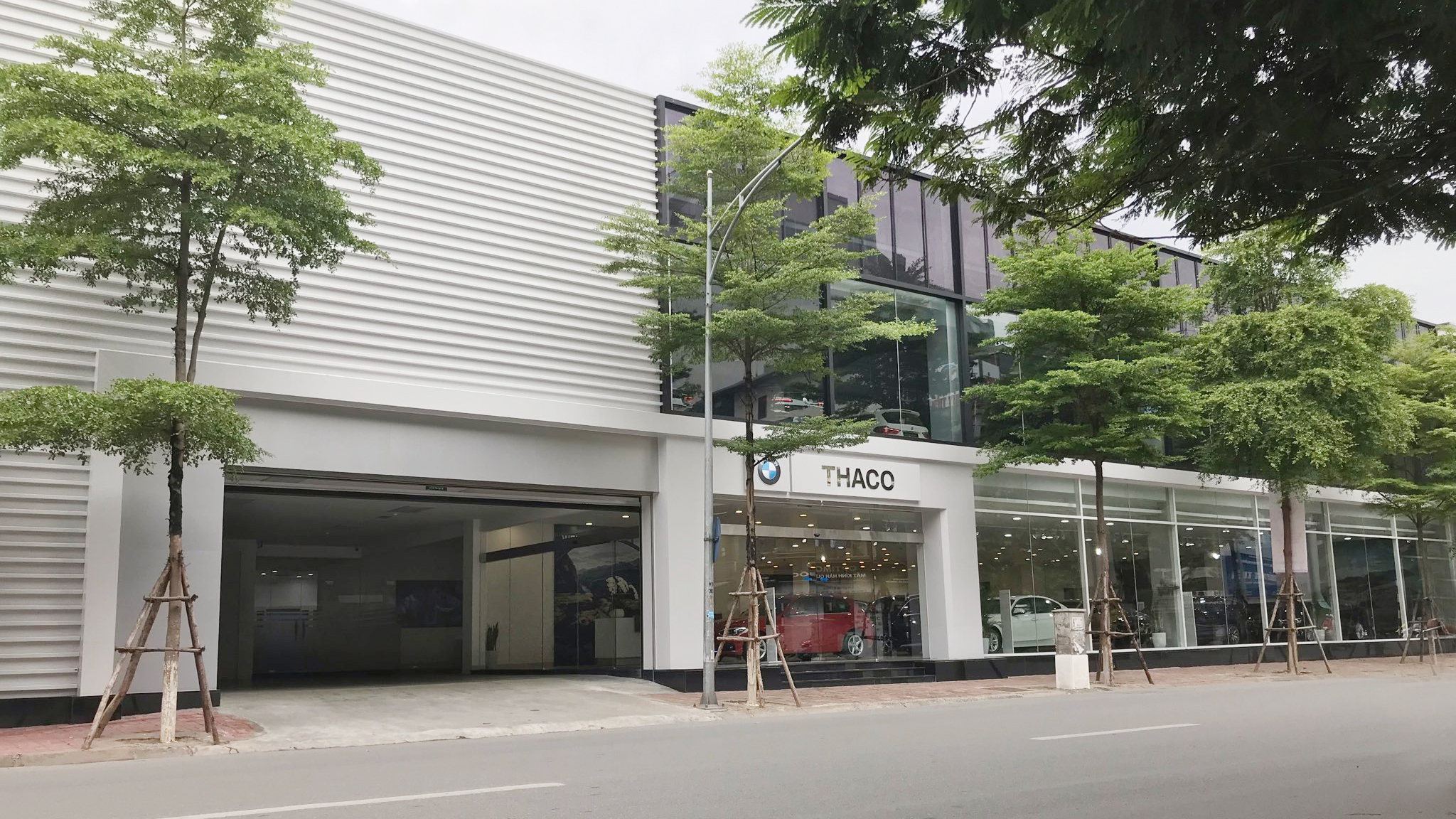 bmw lê duẩn - Hình 2