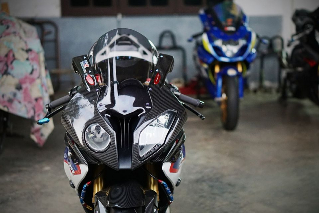 bmw s1000rr mắt lé - Hình 1