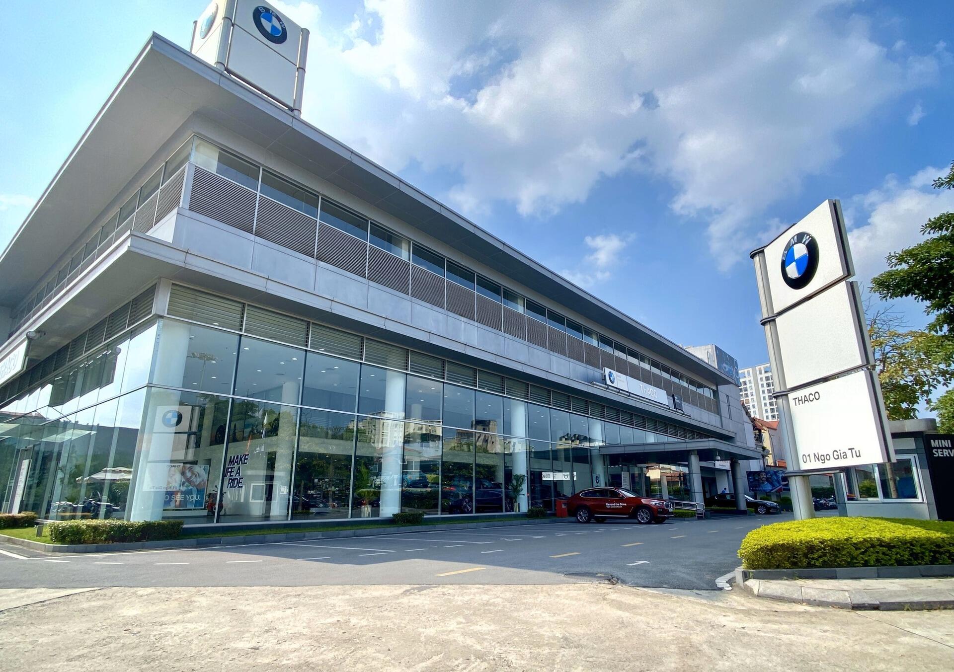 bmw showroom - Hình 5