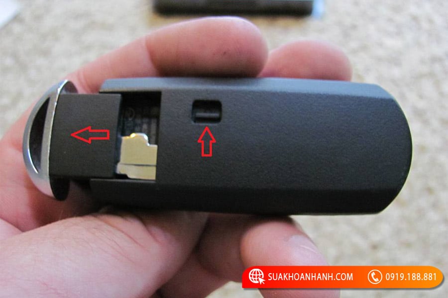 chìa khóa xe mazda 3 hết pin - Hình 5