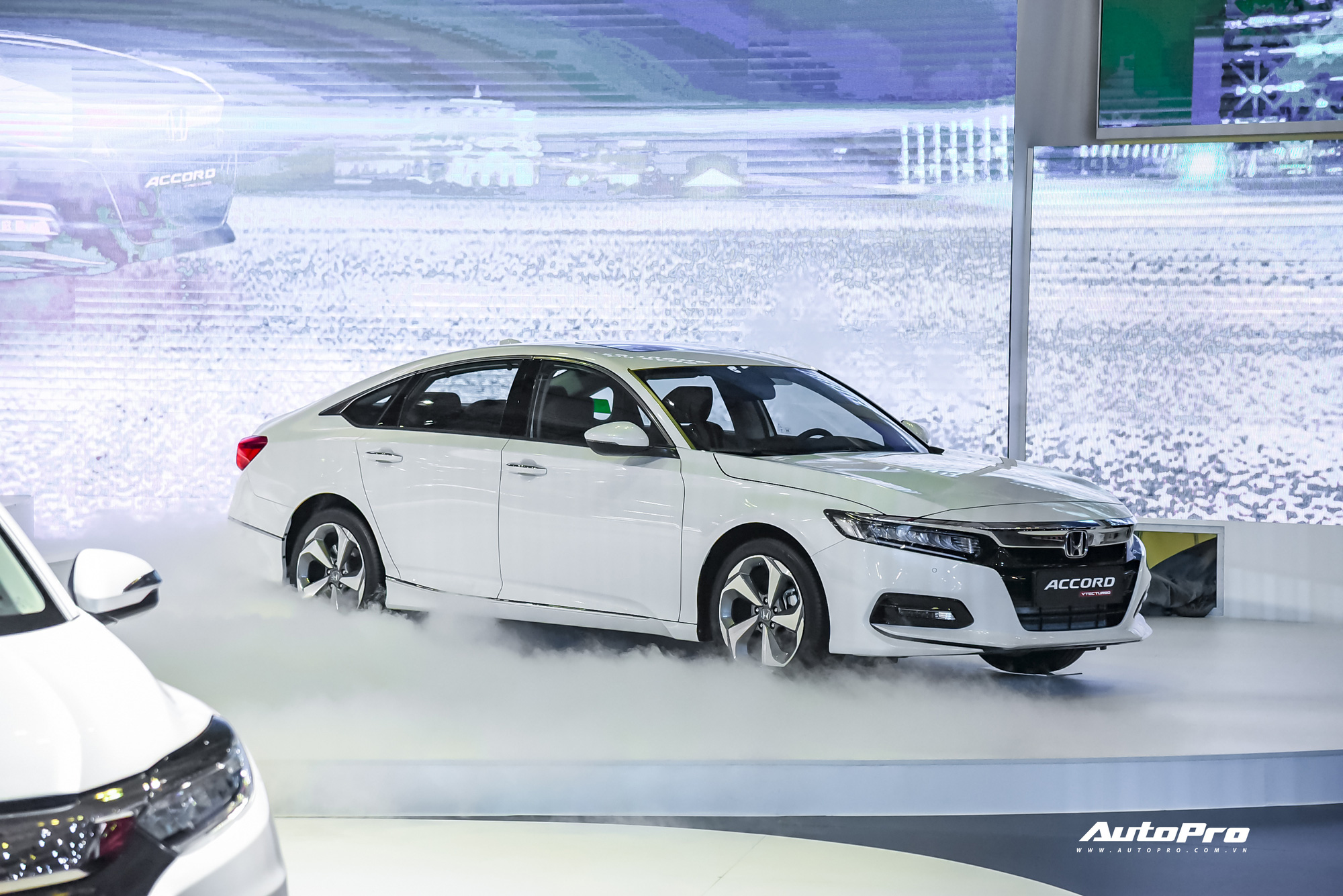 đánh giá honda accord 2019 - Hình 2