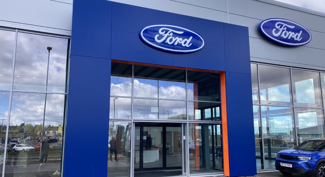 ford dealership - Hình 2