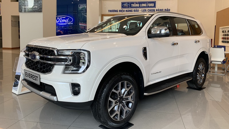 ford everest titanium 4x2 - Hình 2