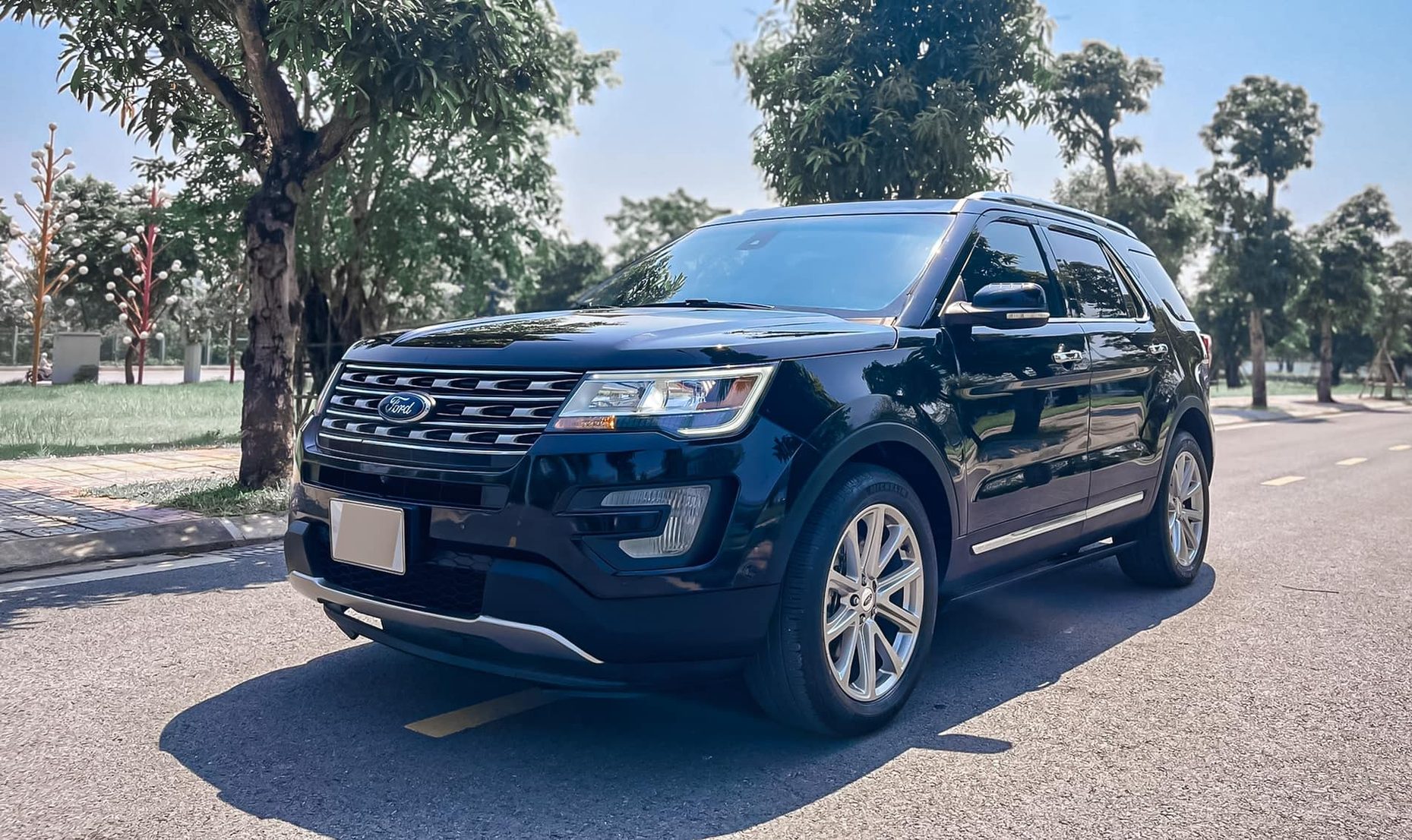 ford explorer cũ - Hình 3