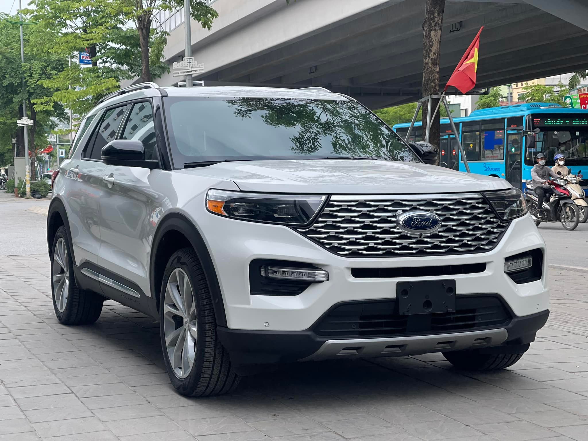 ford explorer vietnam - Hình 2