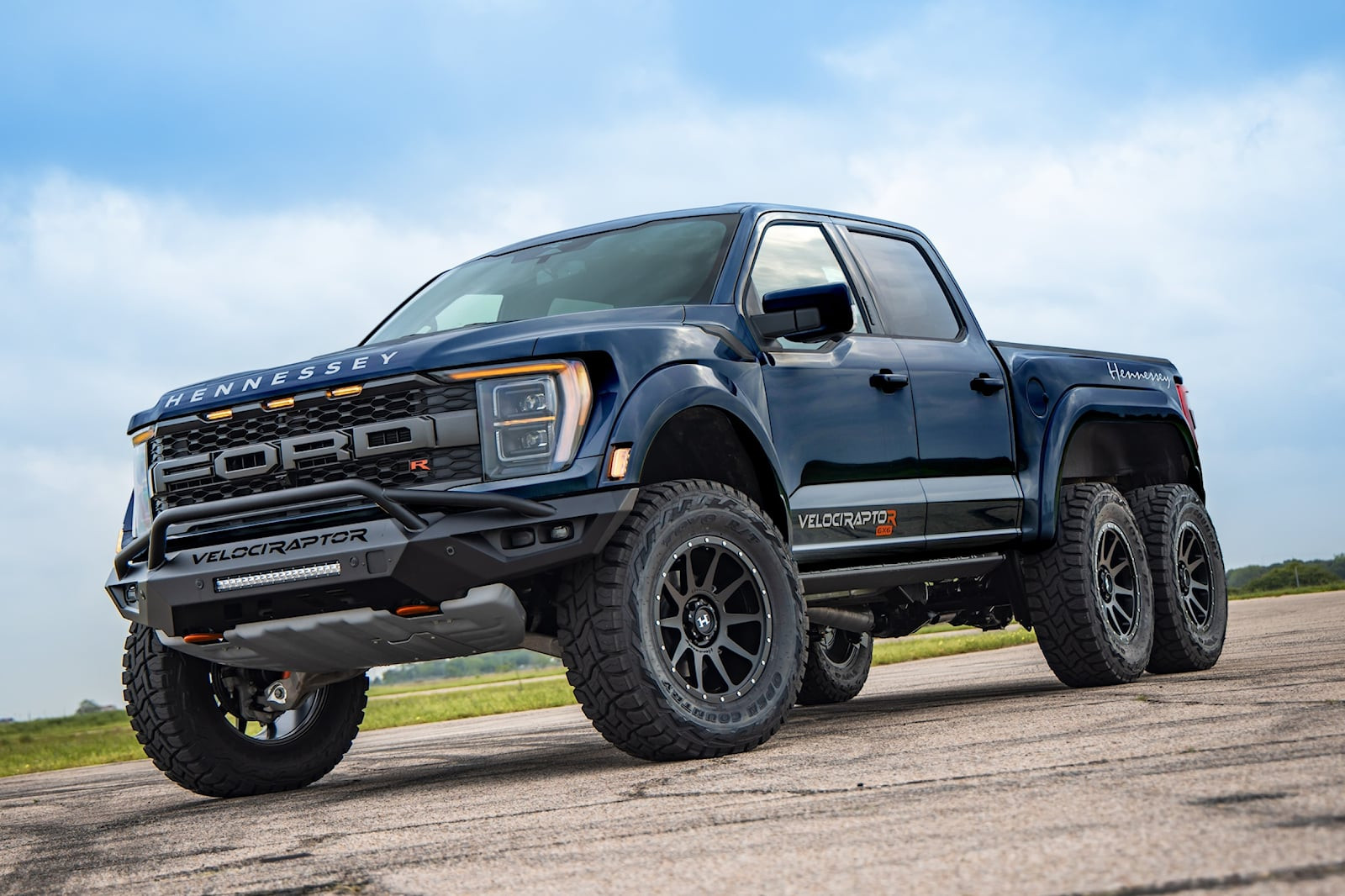 ford f 150 raptor giá - Hình 2
