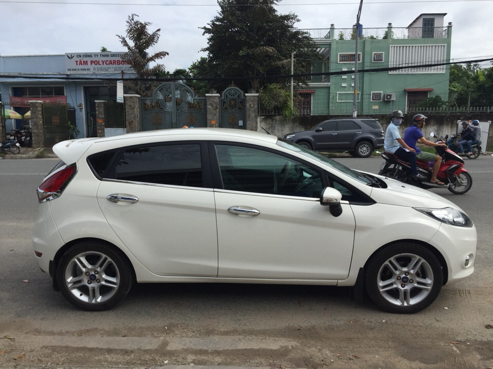 ford fiesta cũ - Hình 3