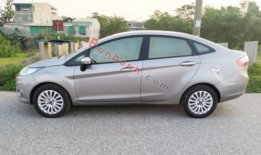 ford fiesta cũ - Hình 5