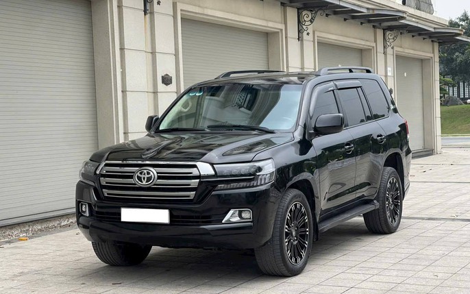 ford land cruiser - Hình 4