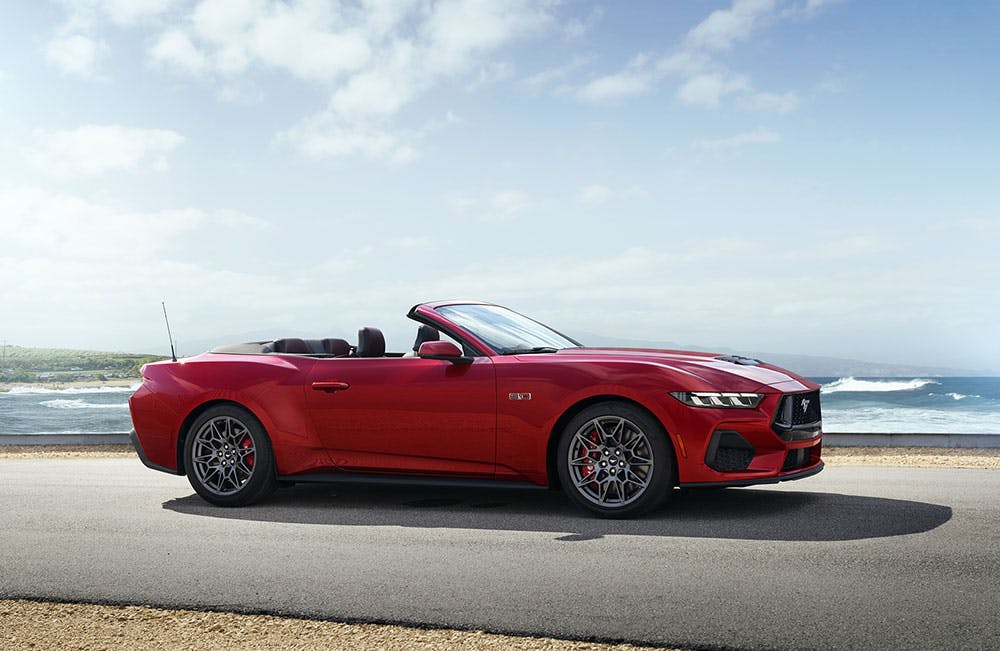 ford mustang convertible - Hình 2