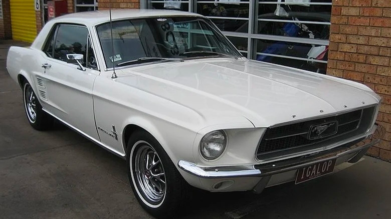 ford mustang cũ - Hình 4