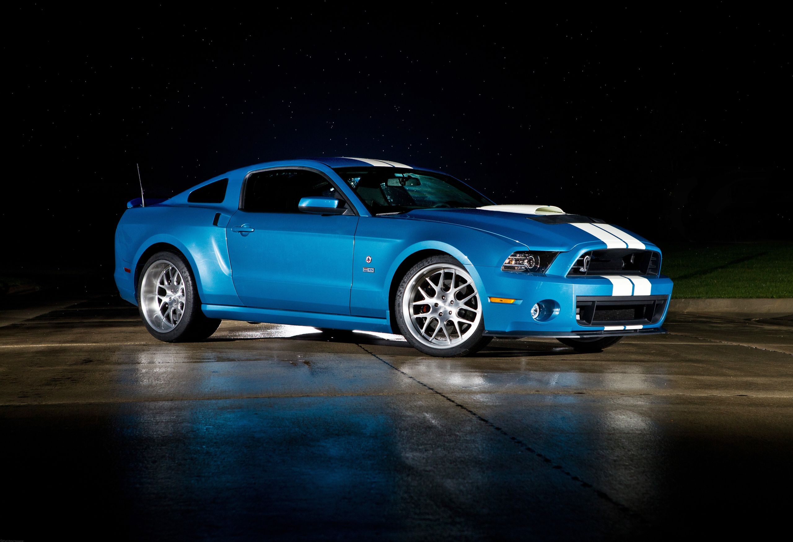 ford shelby gt500 - Hình 4