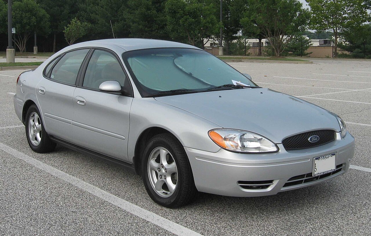 ford taurus - Hình 1