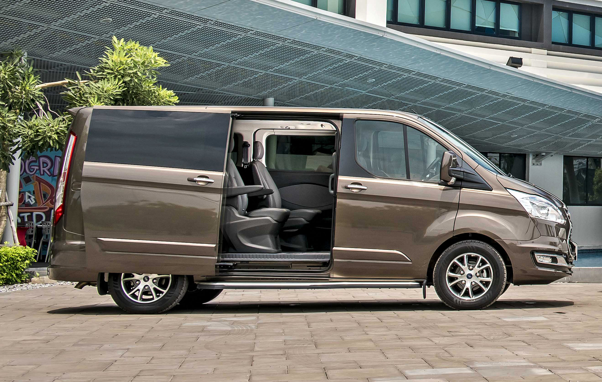 ford tourneo 7 chỗ - Hình 4