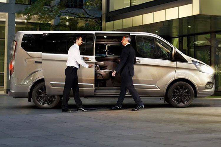 ford tourneo 9 chỗ - Hình 2