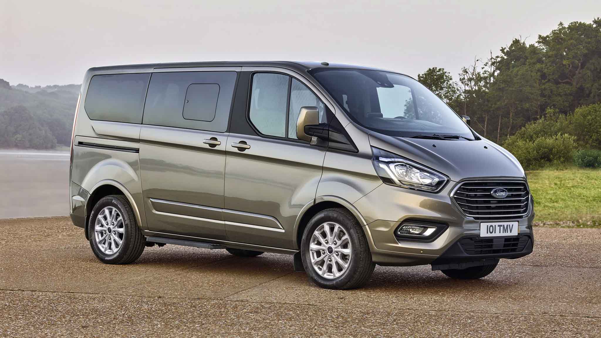 ford tourneo 9 chỗ máy dầu