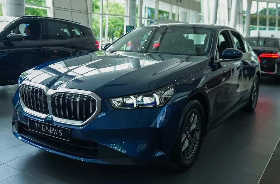 gia bmw 520i - Hình 5