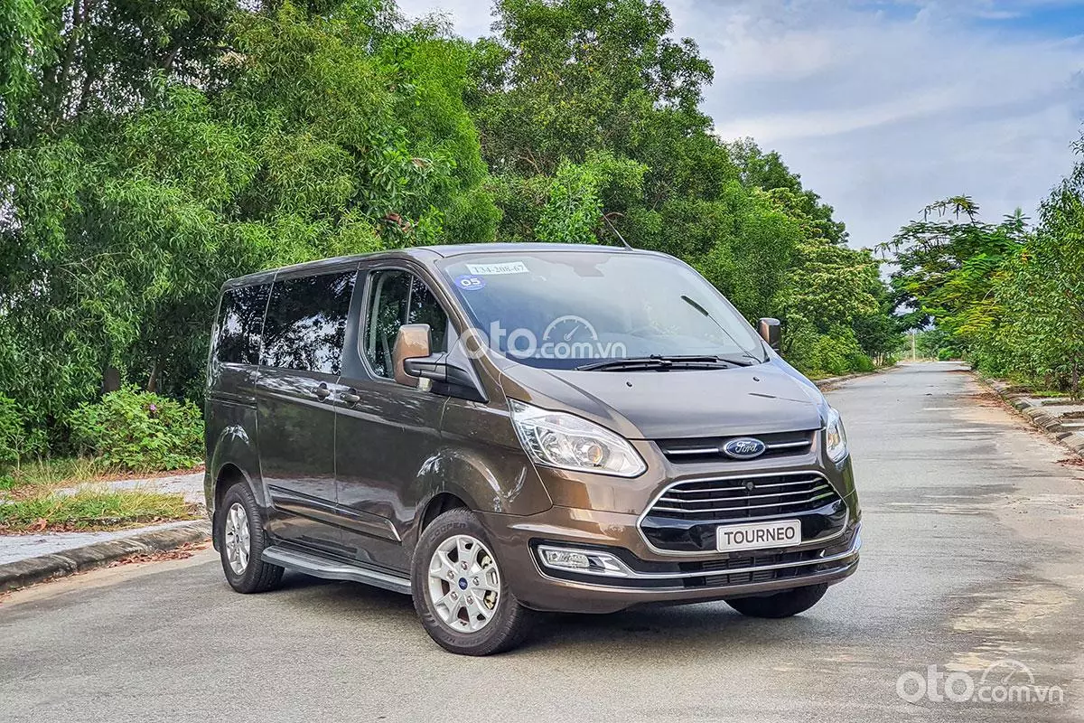 Giá Xe Ford Tourneo 7 Chỗ: Phân Tích Chi Tiết & Lựa Chọn Tối Ưu 2024 2 giá xe ford tourneo 7 chỗ - Hình 4
