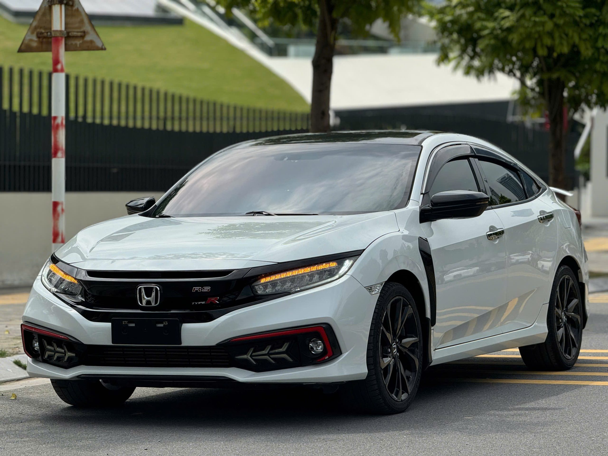honda civic 2019 trắng - Hình 2