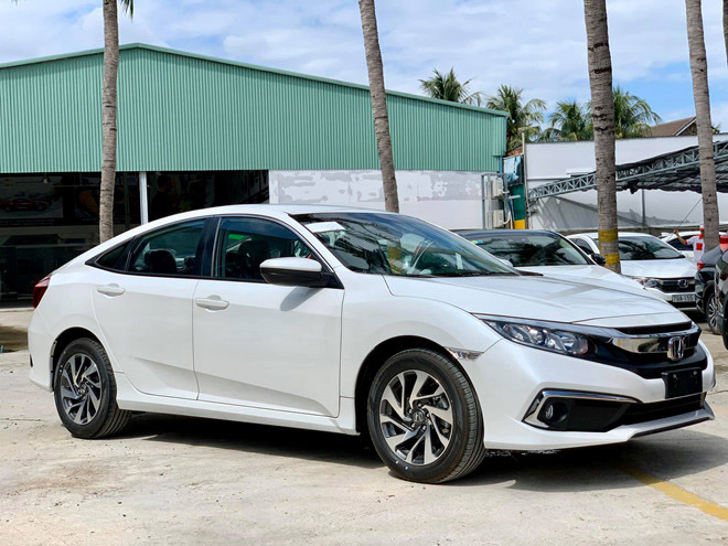 honda civic giảm giá