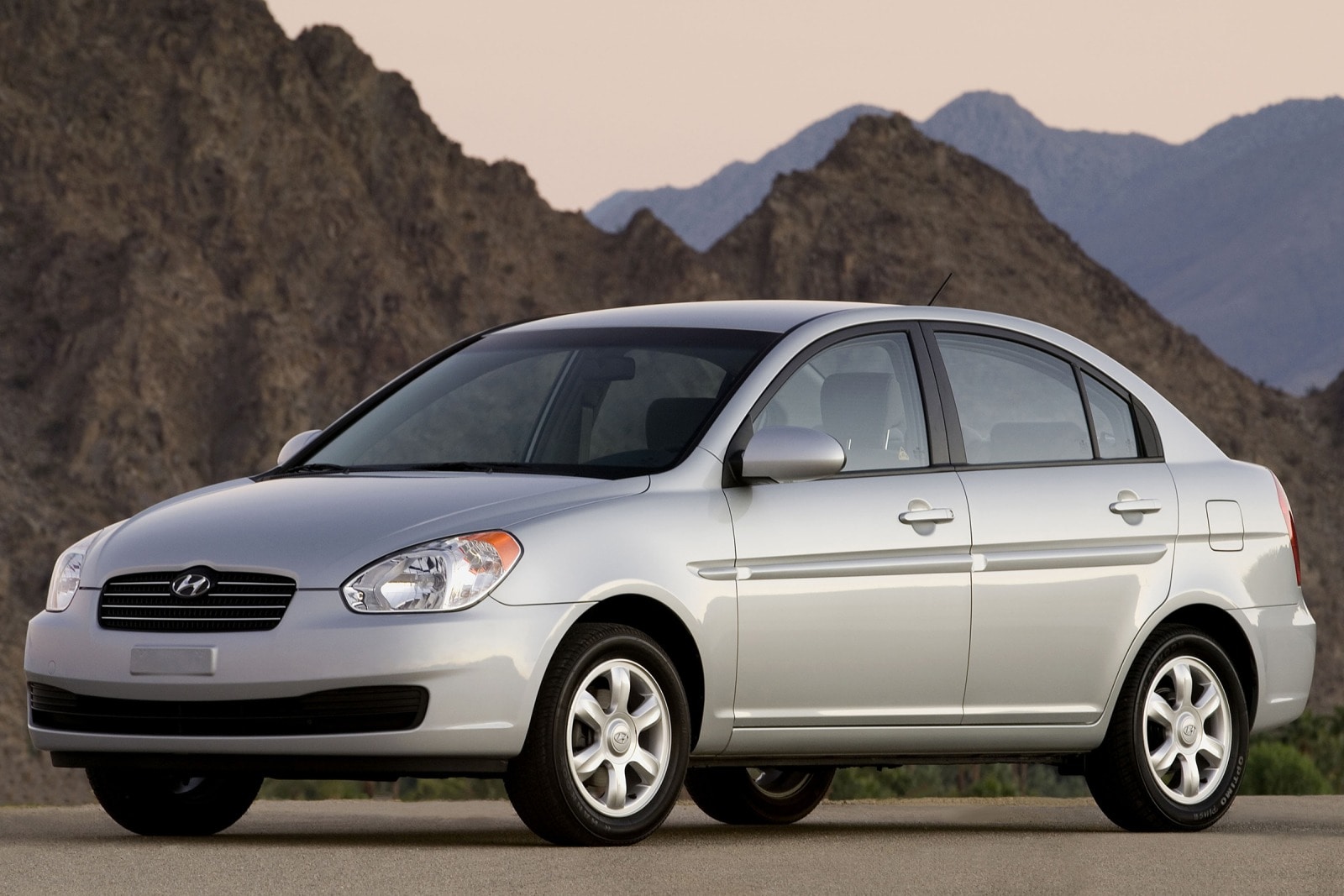 hyundai accent 2010 - Hình 2