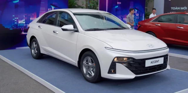 hyundai accent at - Hình 5