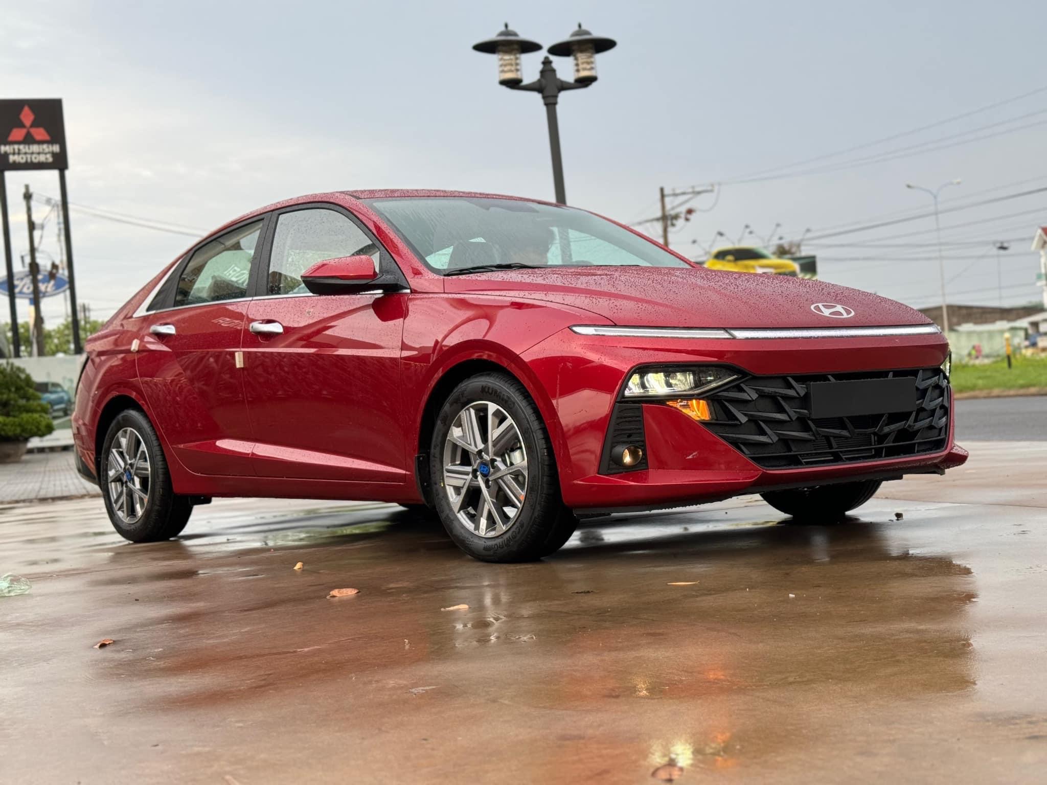 hyundai accent cao cấp - Hình 2