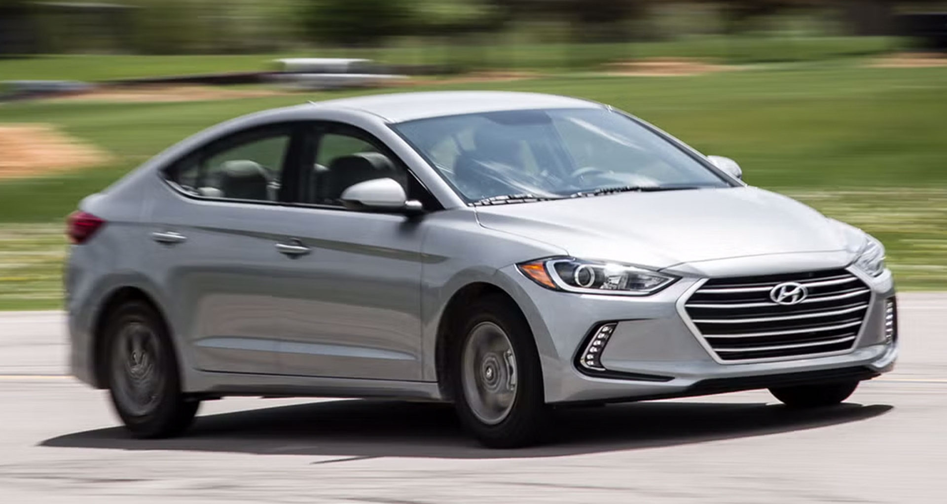 hyundai elantra cũ - Hình 5