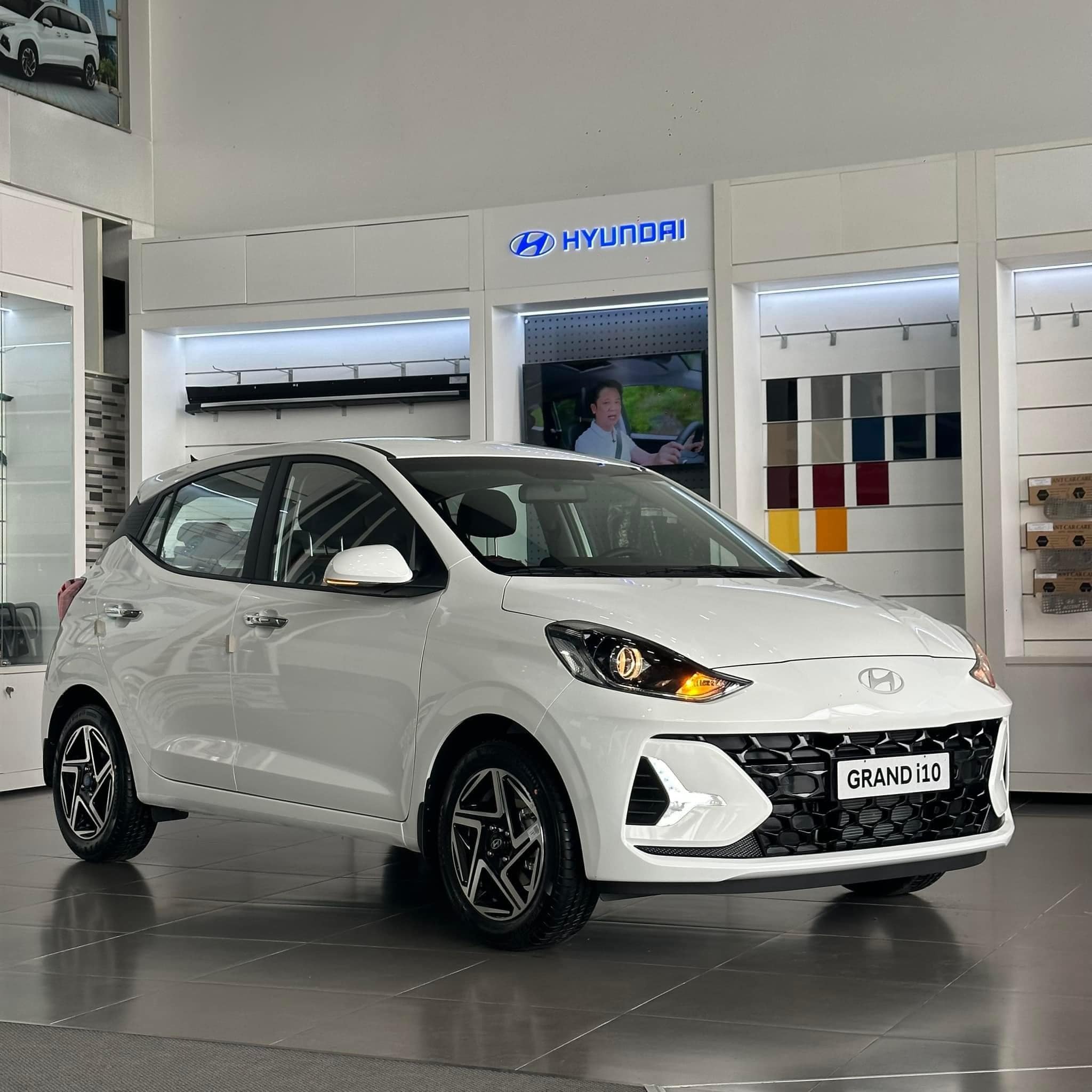 hyundai hatchback - Hình 5