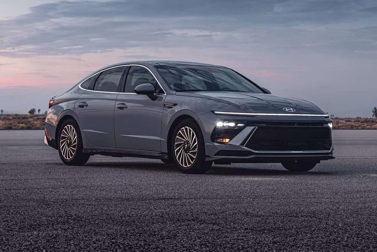 hyundai sonata - Hình 2