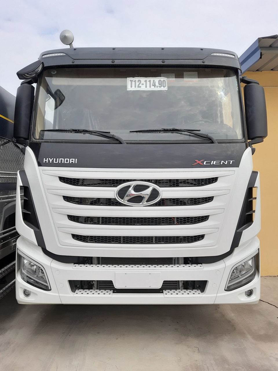 hyundai xcient - Hình 3