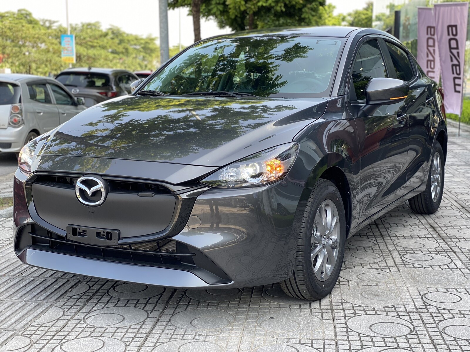 mazda 2 màu xám - Hình 4
