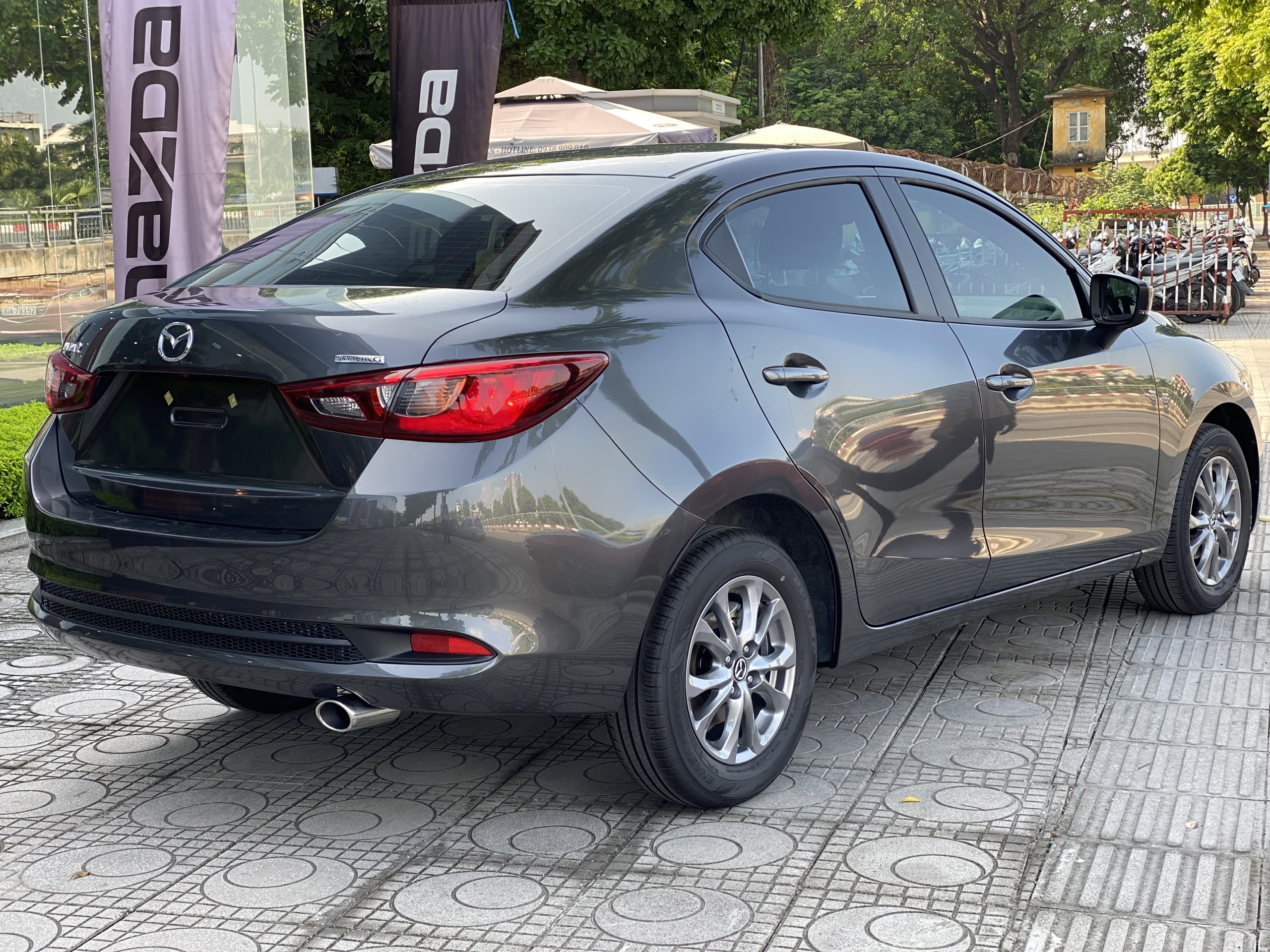 mazda 2 màu xám - Hình 5