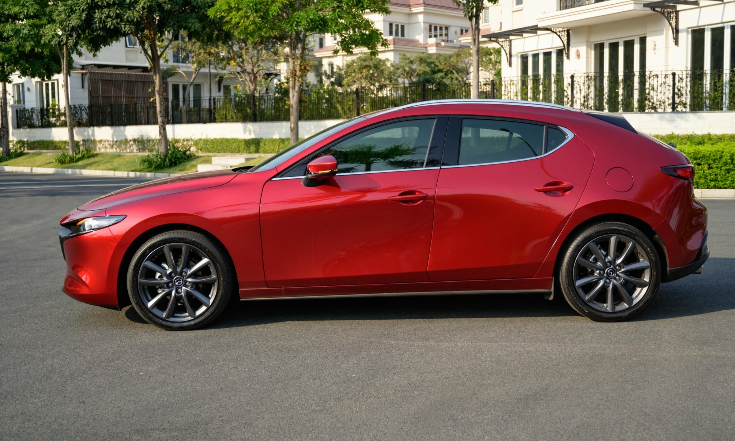 mazda 3 chật - Hình 3