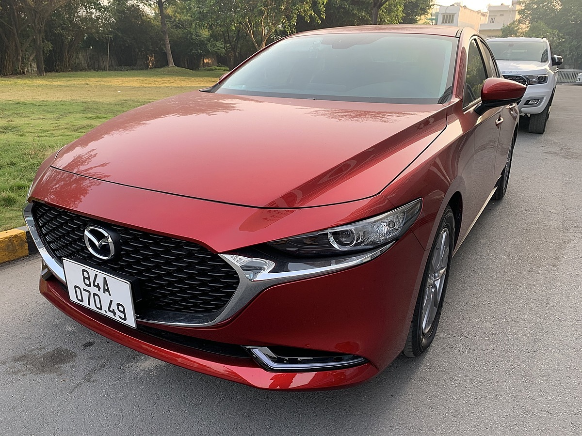 mazda 3 chật