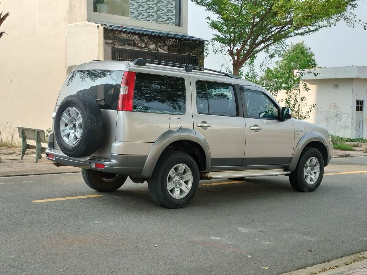 mua xe ford everest cũ - Hình 5