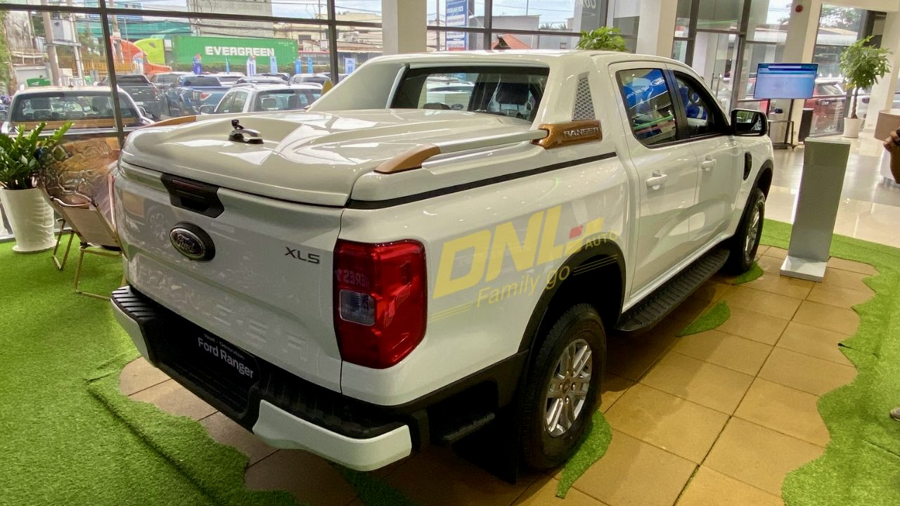nắp thùng ford ranger - Hình 2