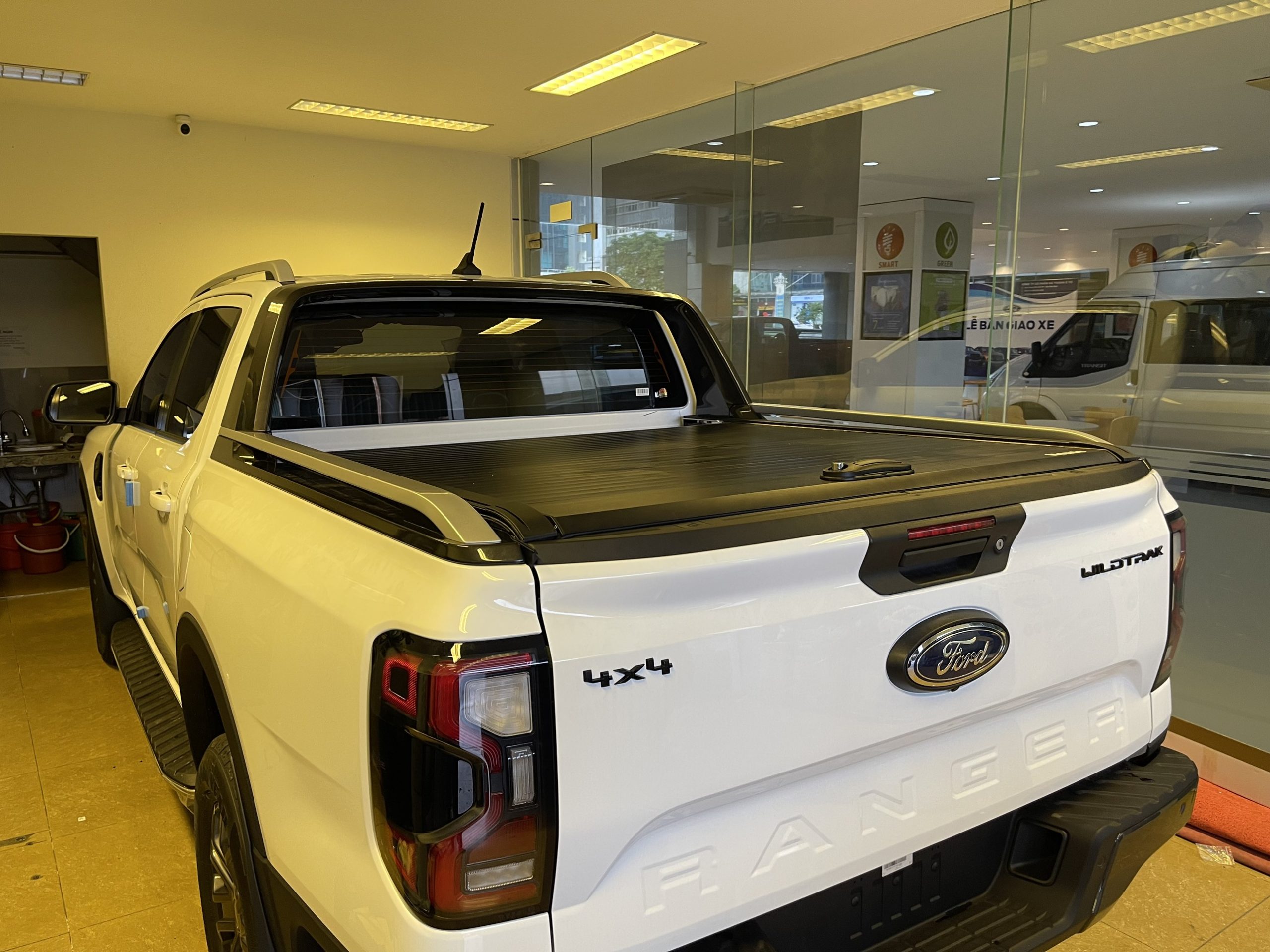 nắp thùng xe bán tải ford ranger - Hình 2