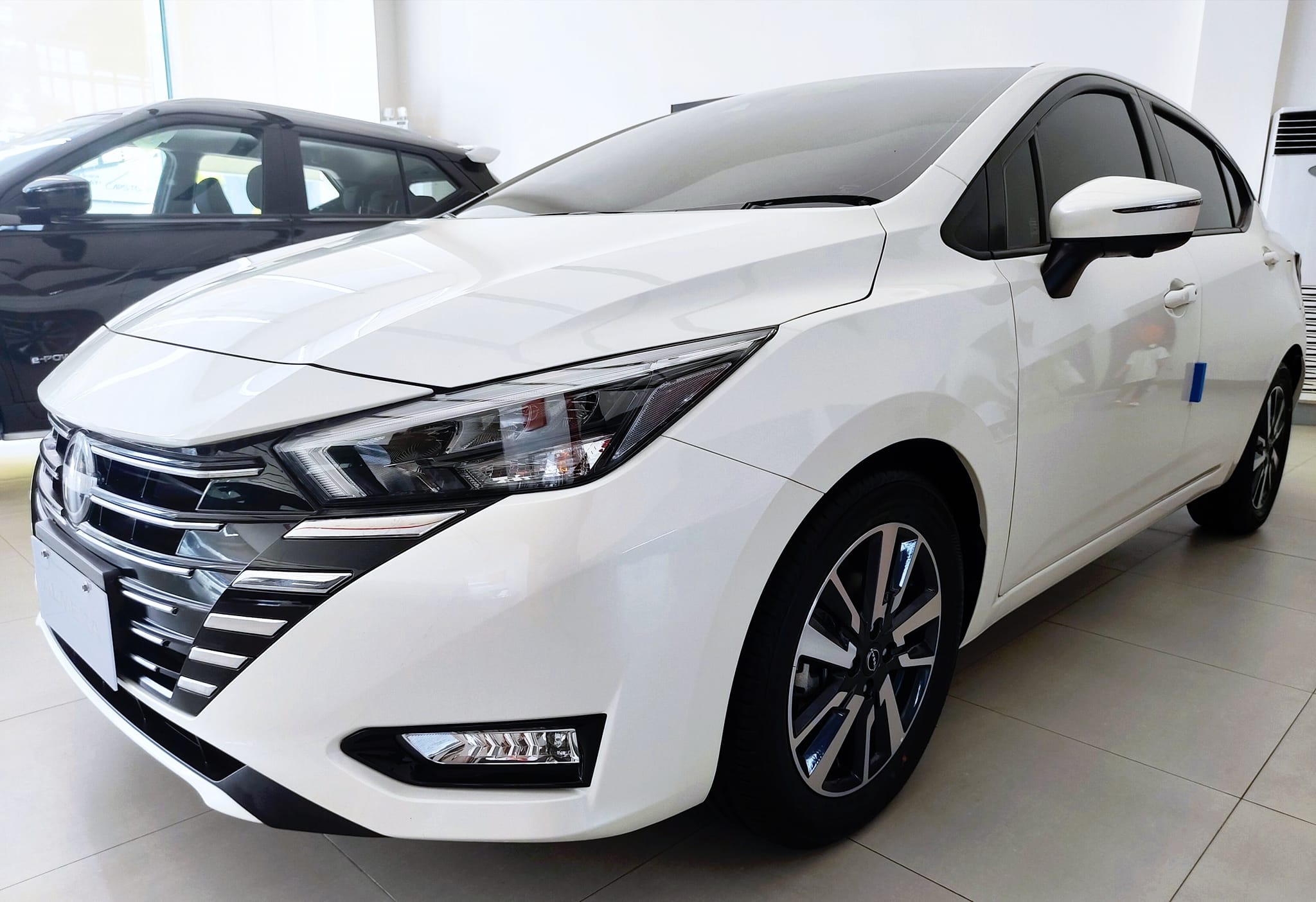 nissan almera mới - Hình 5