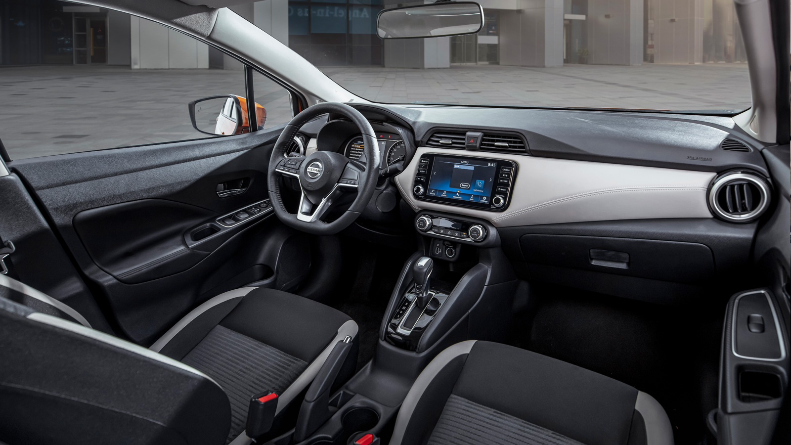 nissan almera nội thất