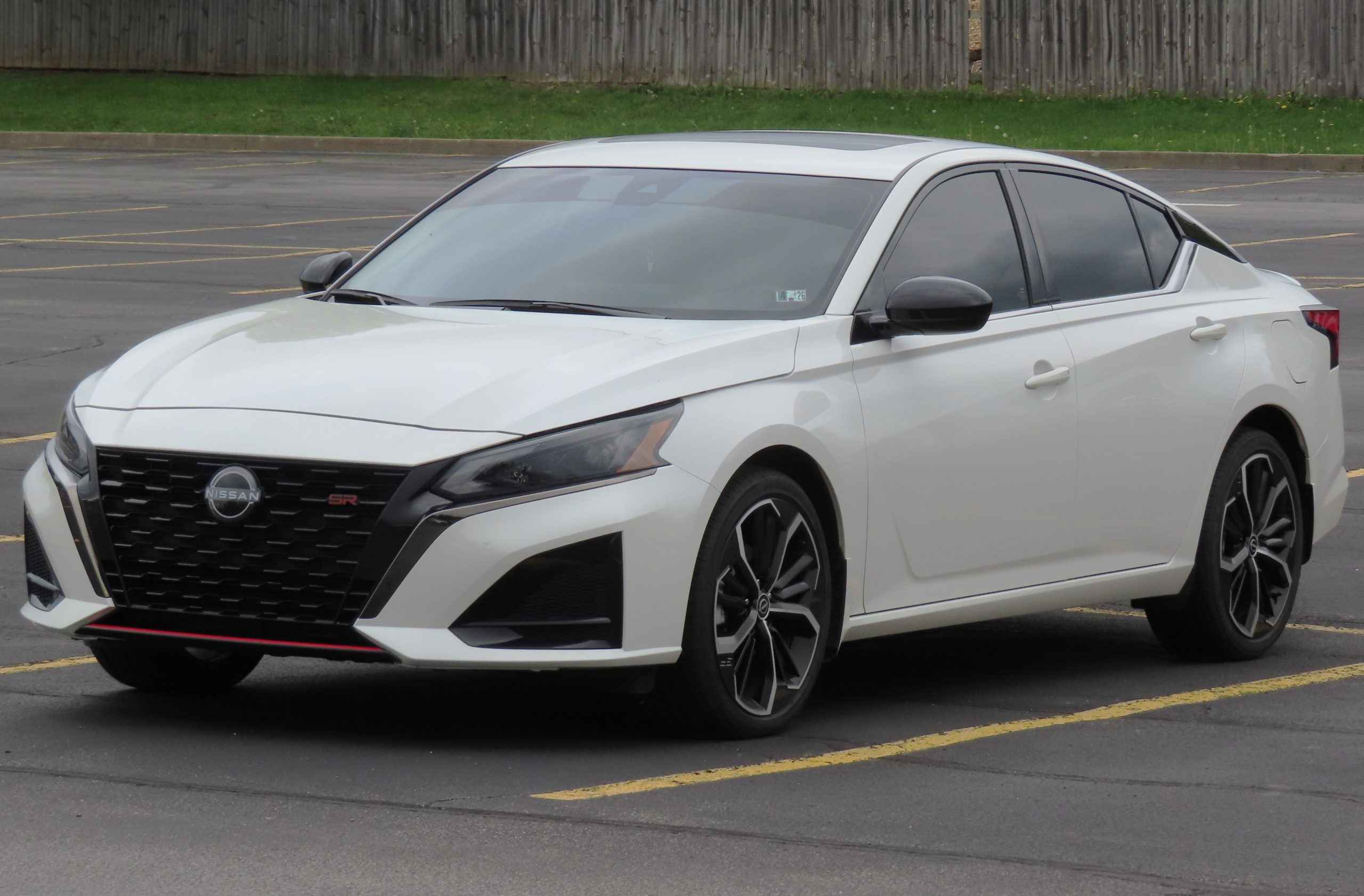 nissan altima - Hình 2