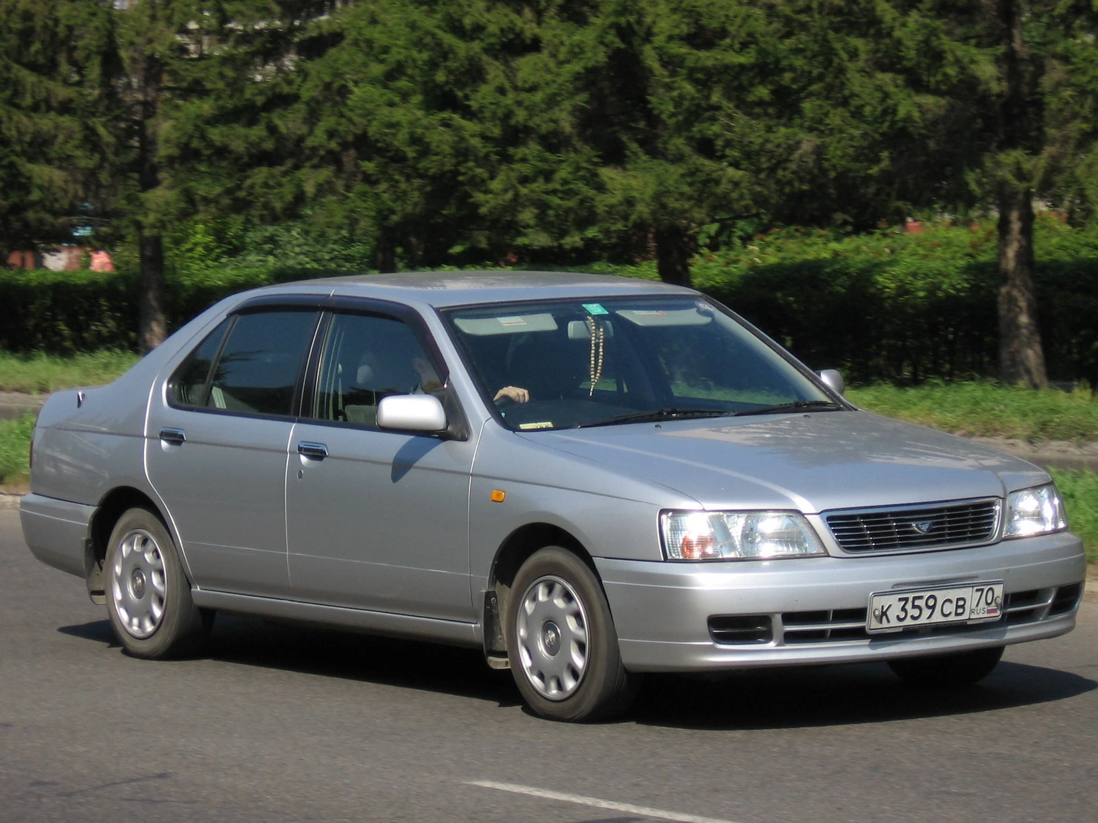 nissan bluebird - Hình 3
