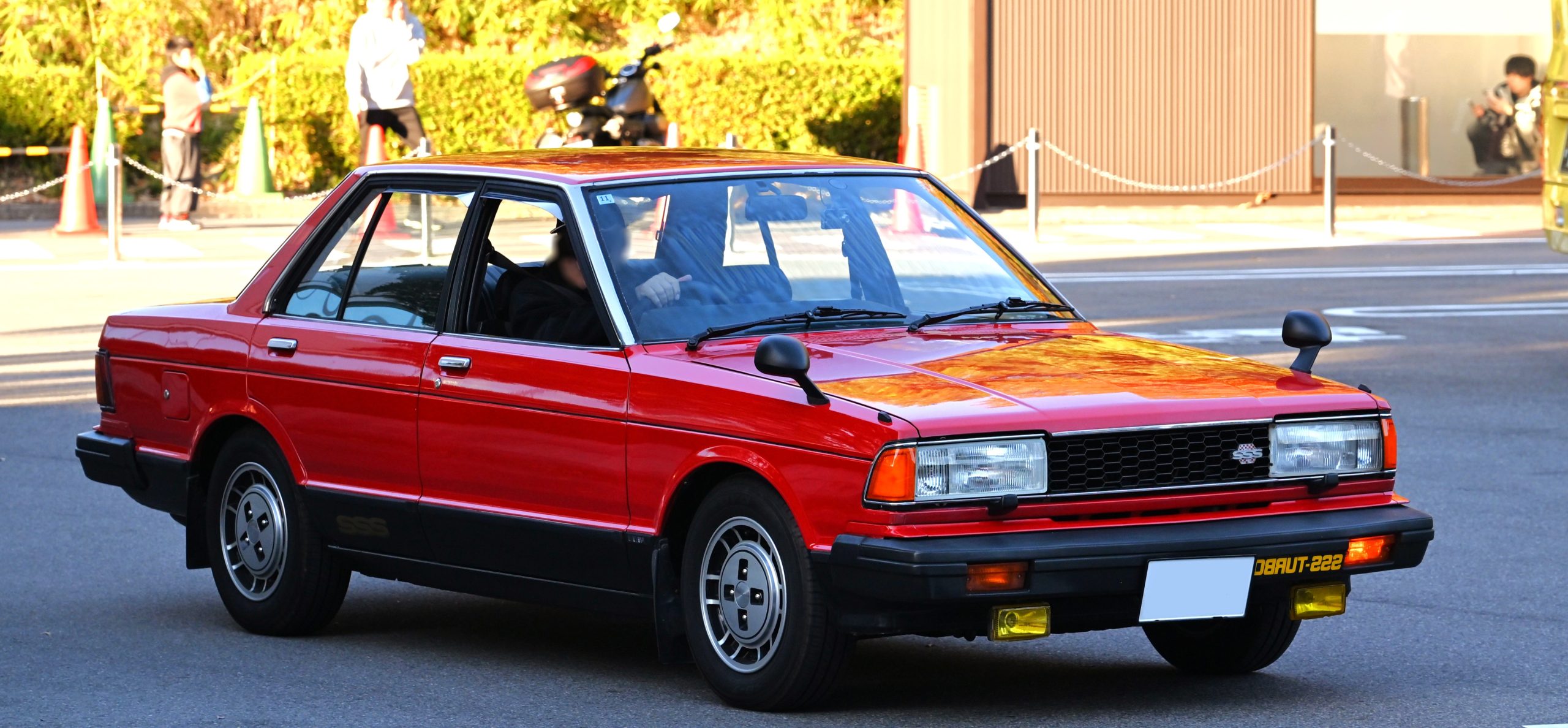 nissan bluebird - Hình 1