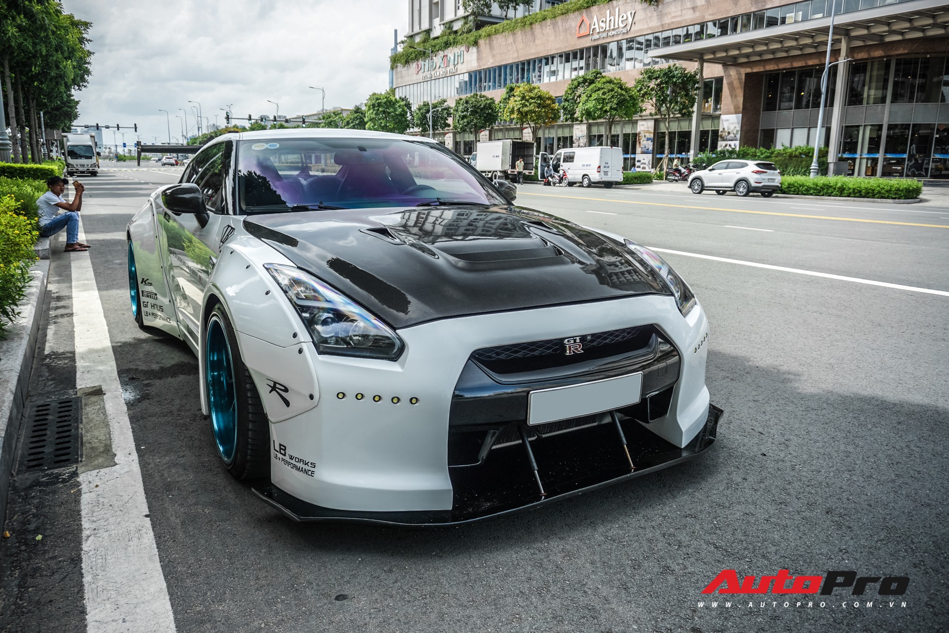 nissan gt r35 - Hình 3