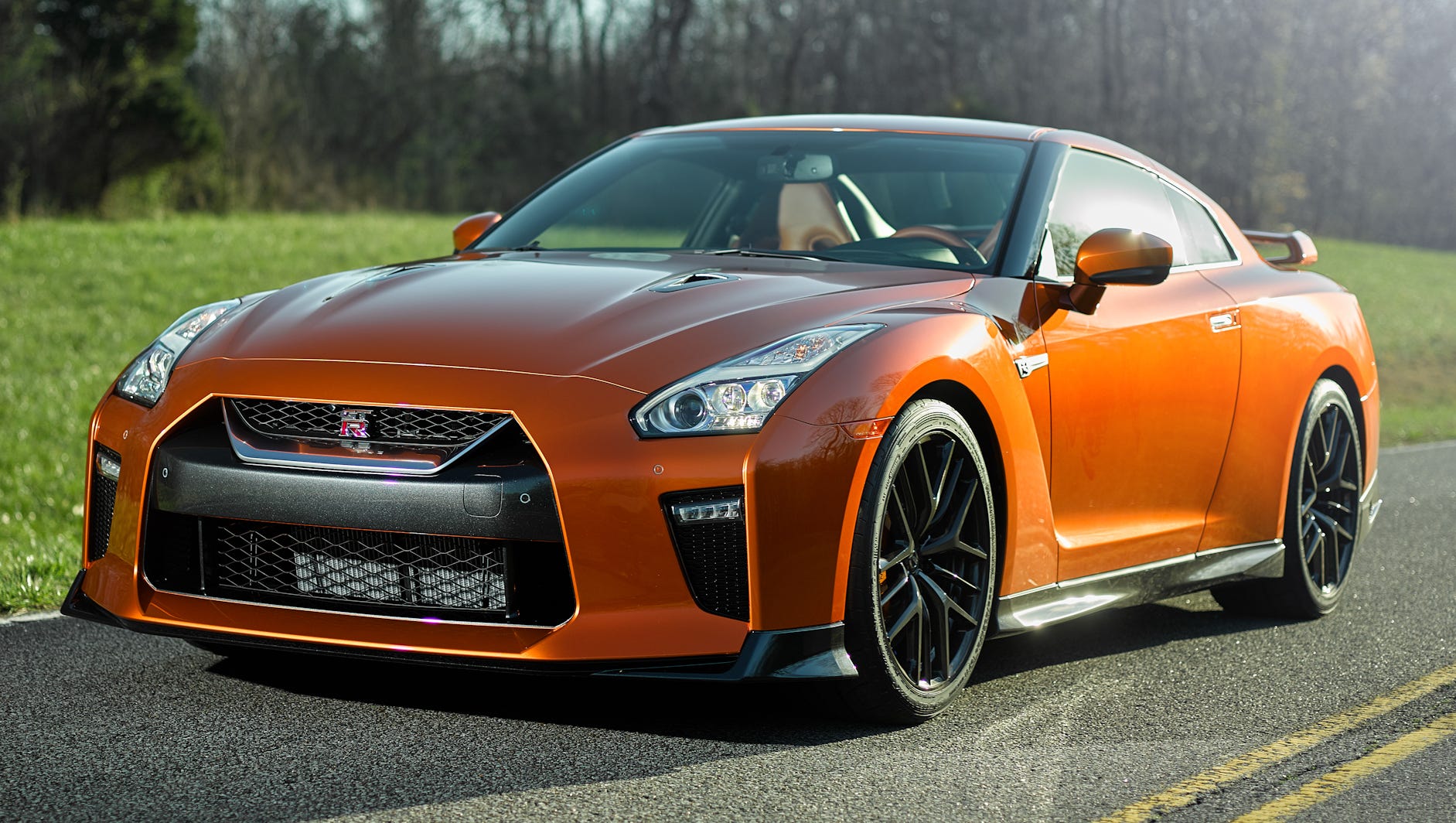 nissan gtr 2017 - Hình 2