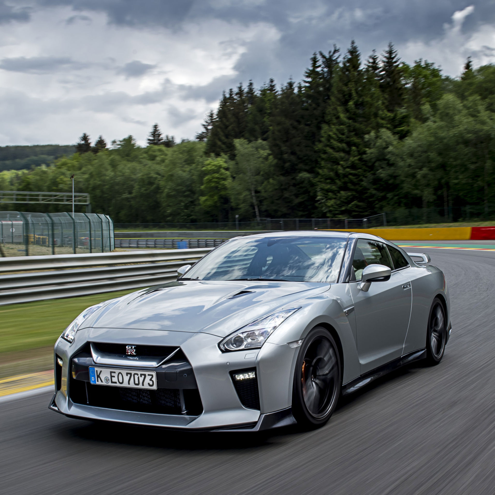 nissan gtr 2017 - Hình 3