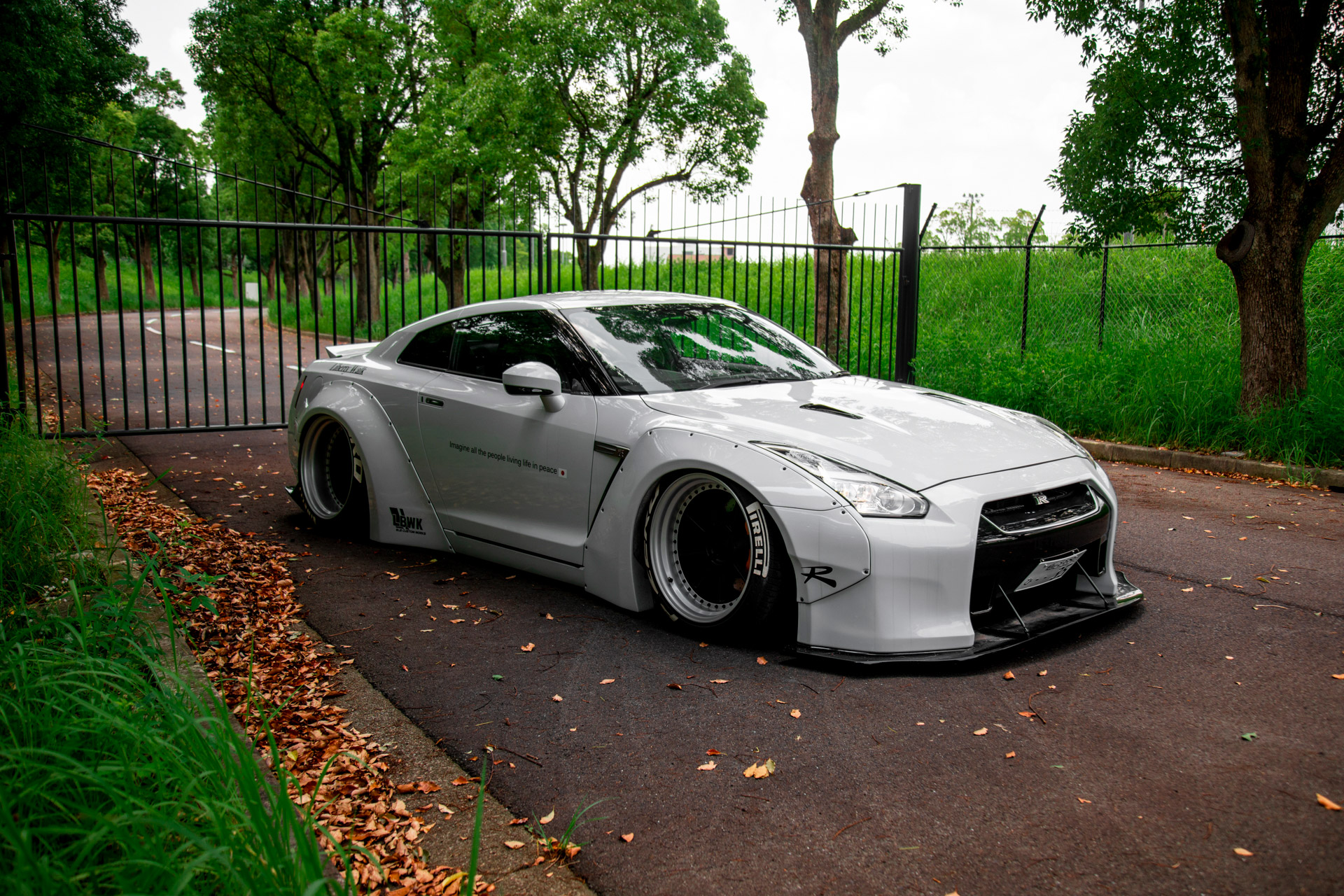 nissan gtr r35 liberty walk - Hình 2
