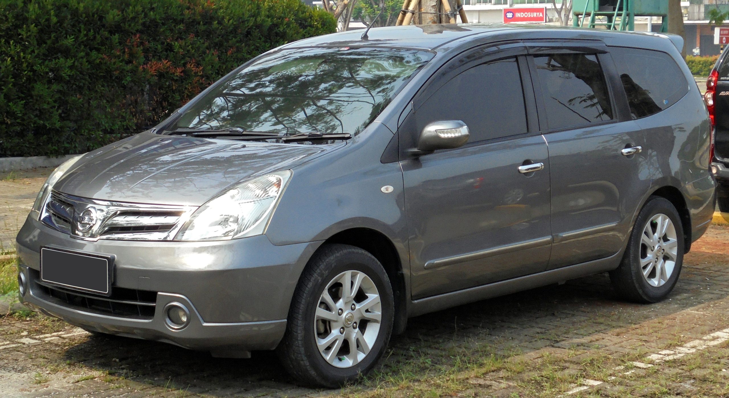 nissan livina - Hình 2