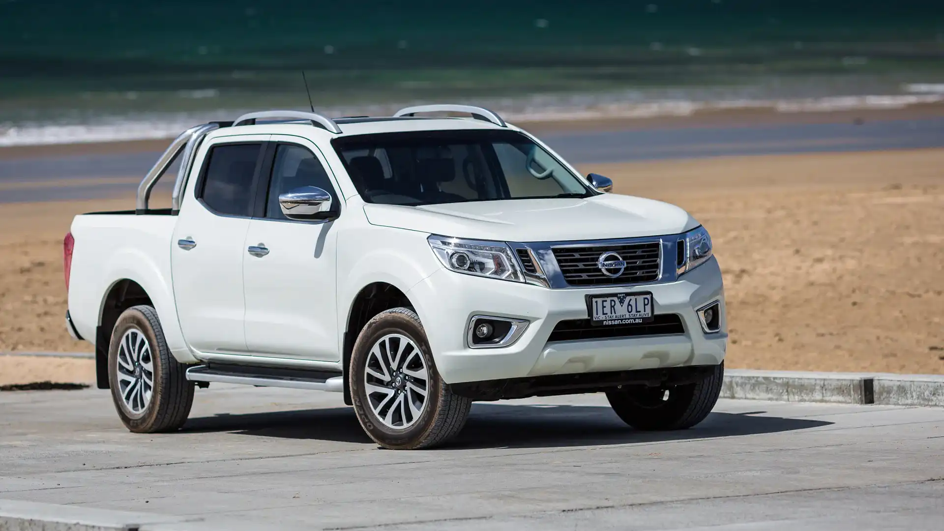 nissan navara 2016 - Hình 3
