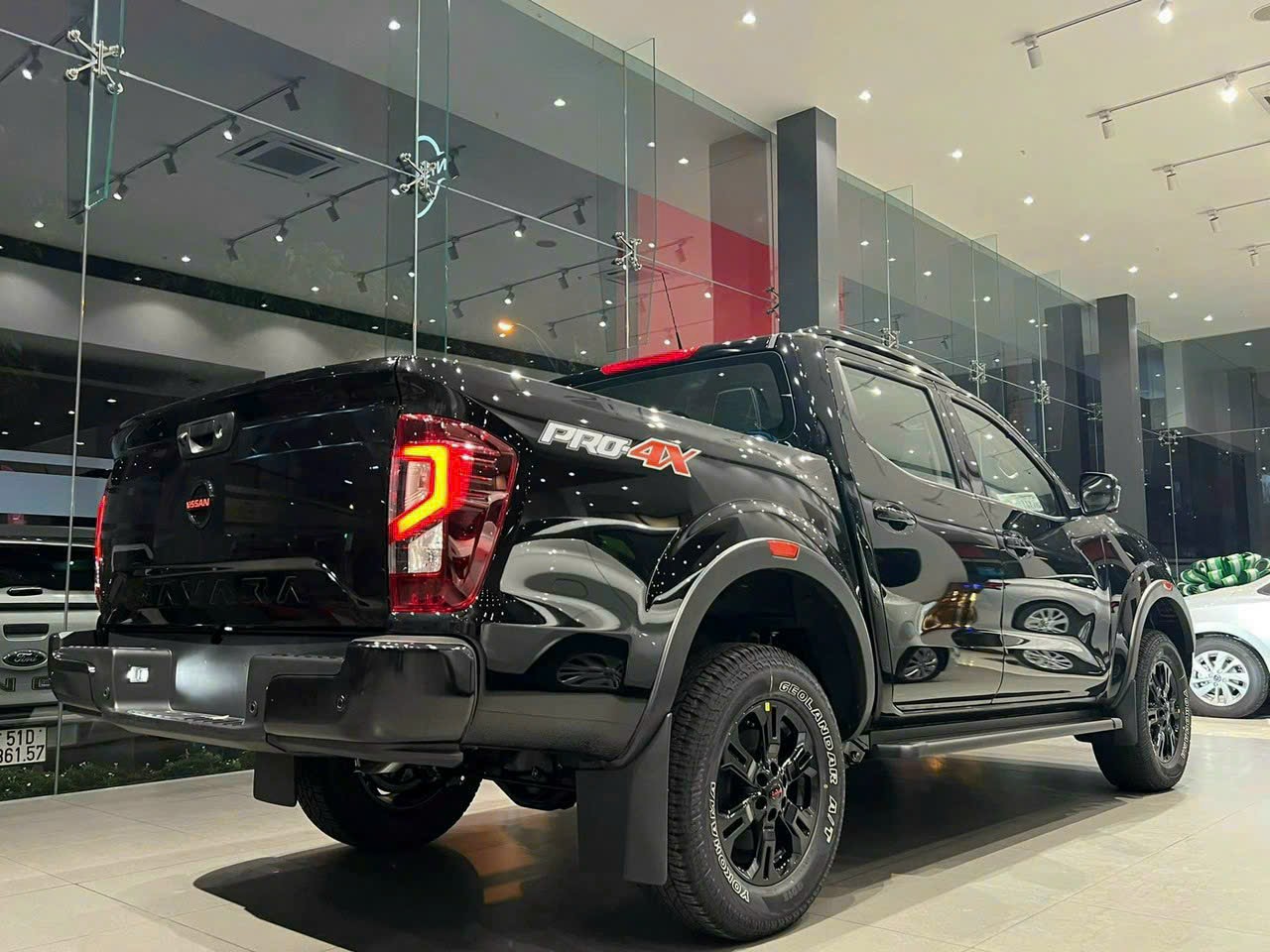 nissan navara pro-4x - Hình 2